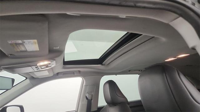 Photo of 2021 Midnight Black Metallic Toyota Highlander
