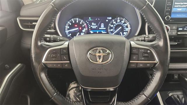 Photo of 2021 Midnight Black Metallic Toyota Highlander