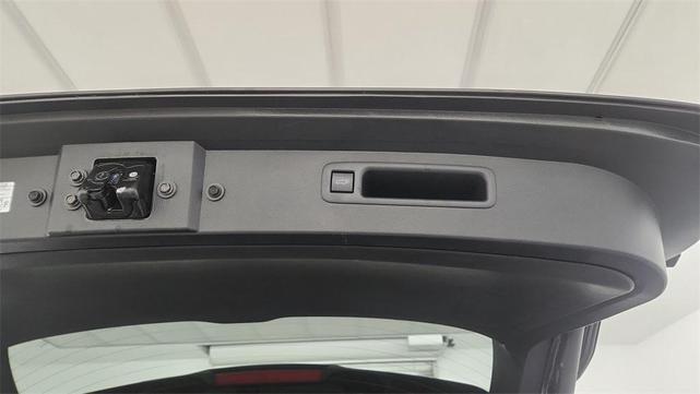 Photo of 2021 Midnight Black Metallic Toyota Highlander