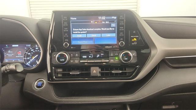 Photo of 2021 Midnight Black Metallic Toyota Highlander