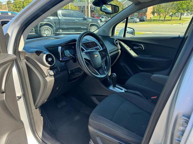Photo of 2015 Silver Chevrolet Trax