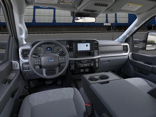 Photo of 2025 Oxford White Ford F-250