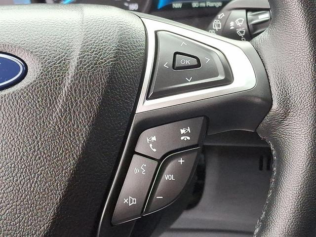 Photo of 2022 Agate Black Metallic Ford Edge