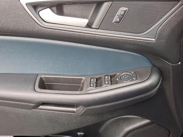 Photo of 2022 Agate Black Metallic Ford Edge