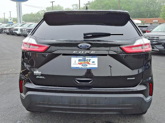 Photo of 2022 Agate Black Metallic Ford Edge