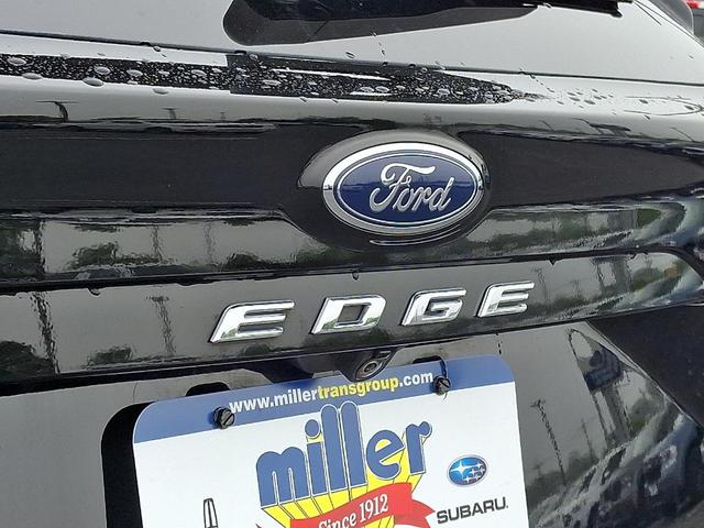 Photo of 2022 Agate Black Metallic Ford Edge