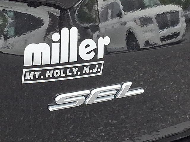 Photo of 2022 Agate Black Metallic Ford Edge