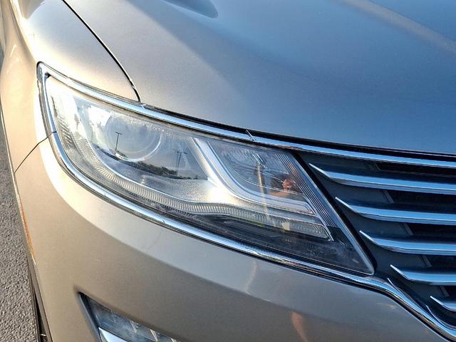 Photo of 2017 Luxe Silver Metallic Lincoln MKC