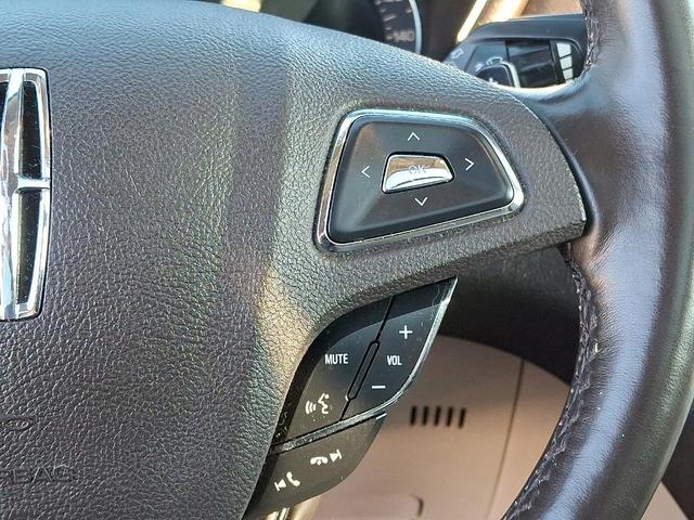 Photo of 2017 Luxe Silver Metallic Lincoln MKC