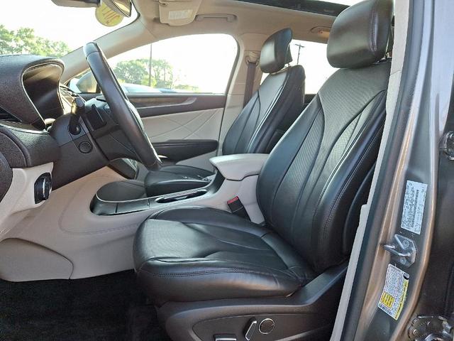 Photo of 2017 Luxe Silver Metallic Lincoln MKC