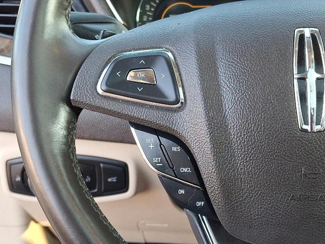 Photo of 2017 Luxe Silver Metallic Lincoln MKC