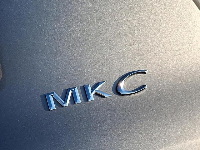 Photo of 2017 Luxe Silver Metallic Lincoln MKC