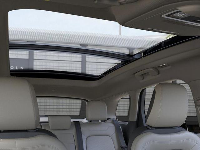 Photo of 2025 Whisper White Lincoln Corsair