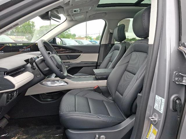 Photo of 2025 Gray Metallic Lincoln Nautilus