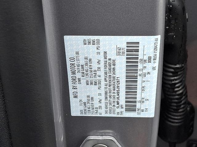 Photo of 2025 Gray Metallic Lincoln Nautilus