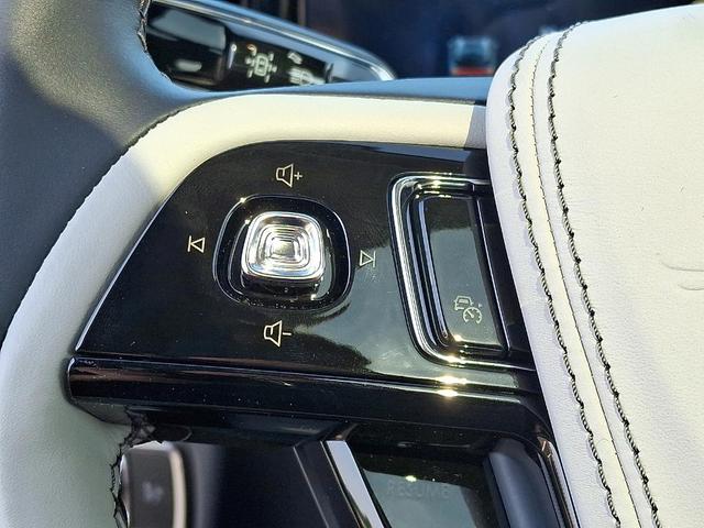 Photo of 2025 Whisper White Lincoln Aviator