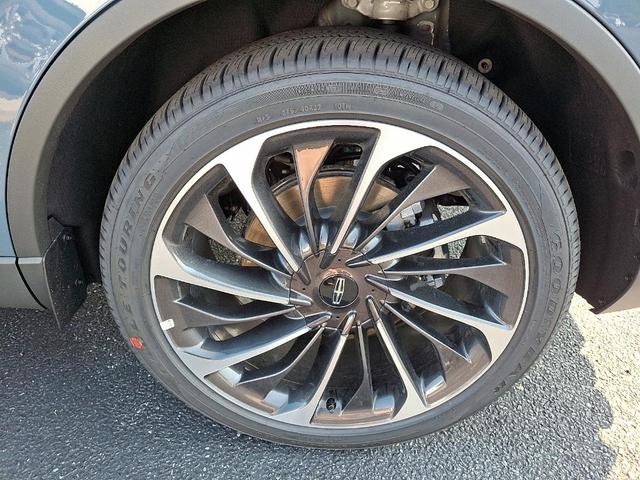Photo of 2025 Whisper White Lincoln Aviator