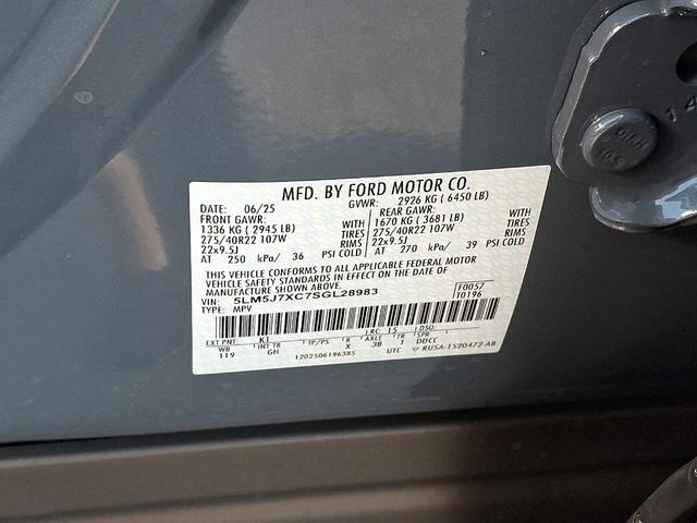 Photo of 2025 Whisper White Lincoln Aviator