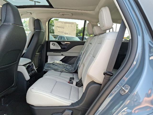 Photo of 2025 Whisper White Lincoln Aviator