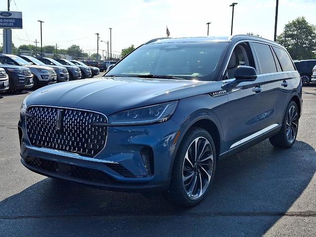 Photo of 2025 Whisper White Lincoln Aviator