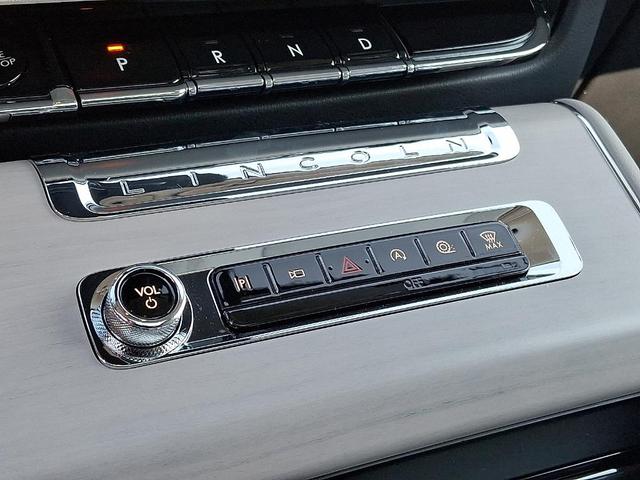 Photo of 2025 Whisper White Lincoln Aviator
