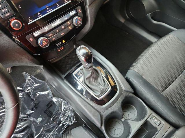 Photo of 2018 Scarlet Ember Nissan Rogue