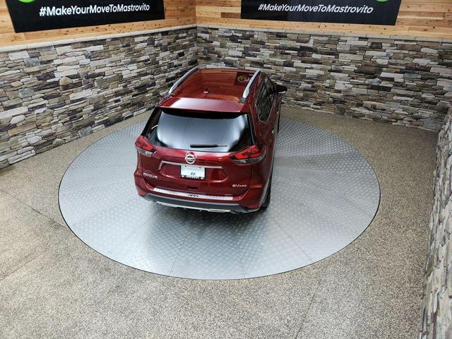 Photo of 2018 Scarlet Ember Nissan Rogue