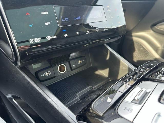 Photo of 2024 Shimmering Silver Hyundai TUCSON Hybrid