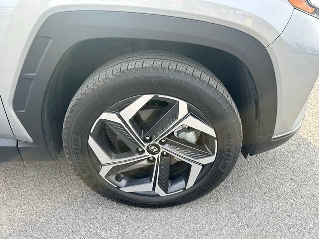 Photo of 2024 Shimmering Silver Hyundai TUCSON Hybrid