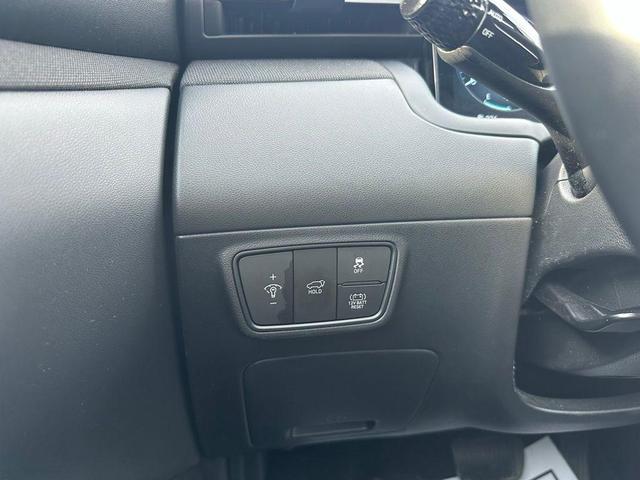 Photo of 2024 Shimmering Silver Hyundai TUCSON Hybrid