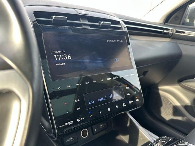 Photo of 2024 Shimmering Silver Hyundai TUCSON Hybrid