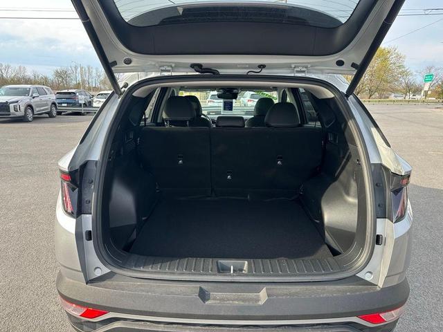 Photo of 2024 Shimmering Silver Hyundai TUCSON Hybrid