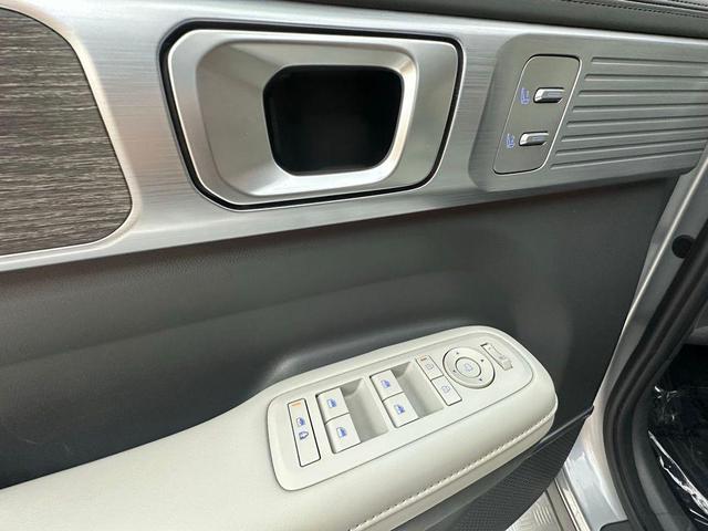Photo of 2024 Shimmering Silver Hyundai SANTA FE