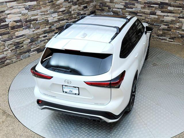 Photo of 2022 Wind Chill Pearl Toyota Highlander