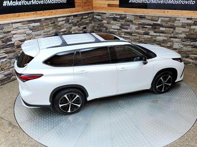 Photo of 2022 Wind Chill Pearl Toyota Highlander