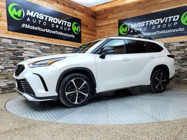 Photo of 2022 Wind Chill Pearl Toyota Highlander