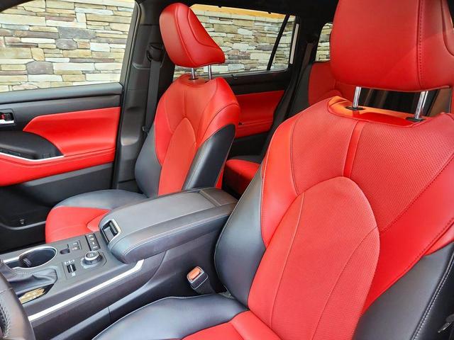 Photo of 2022 Wind Chill Pearl Toyota Highlander
