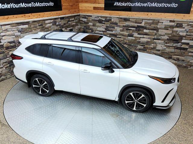 Photo of 2022 Wind Chill Pearl Toyota Highlander