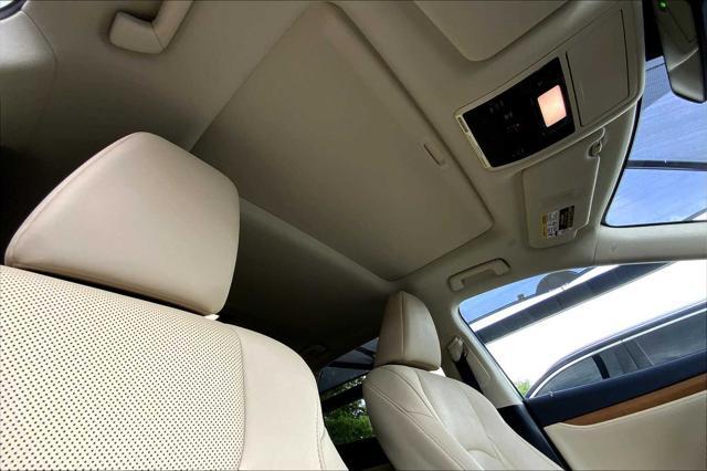 Photo of 2021 Atomic Silver Lexus RX 350