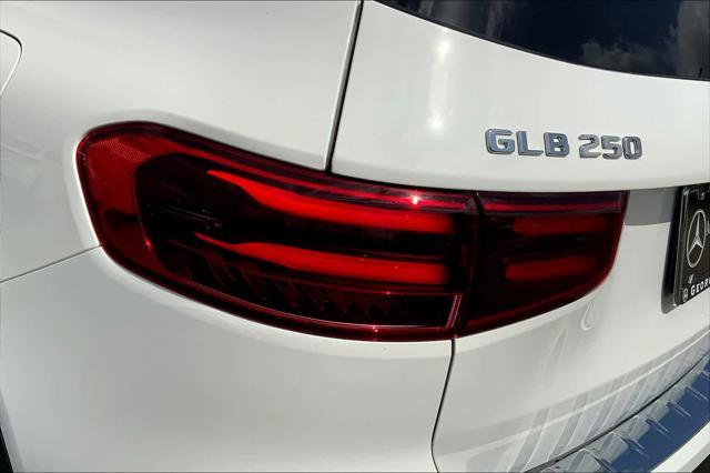 Photo of 2025 White Mercedes-Benz GLB 250
