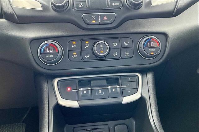 Photo of 2022 Summit White GMC Terrain