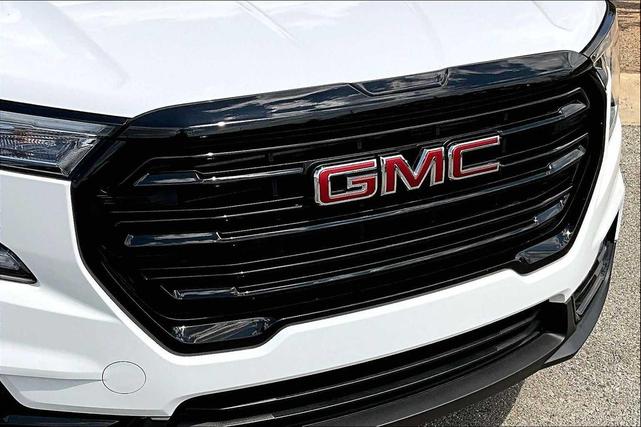 Photo of 2022 Summit White GMC Terrain