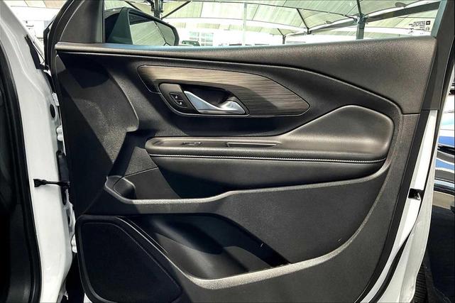 Photo of 2022 Summit White GMC Terrain