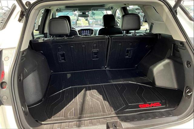 Photo of 2022 Summit White GMC Terrain