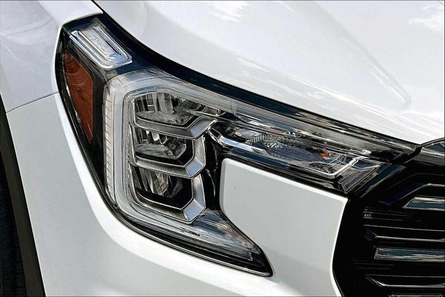 Photo of 2022 Summit White GMC Terrain