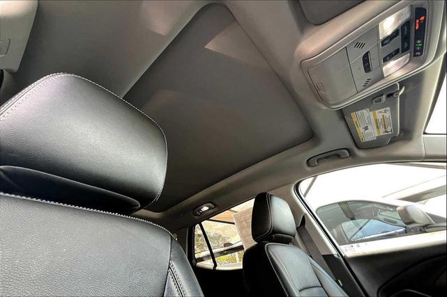 Photo of 2022 Summit White GMC Terrain