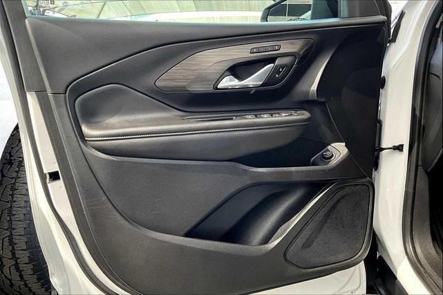 Photo of 2022 Summit White GMC Terrain