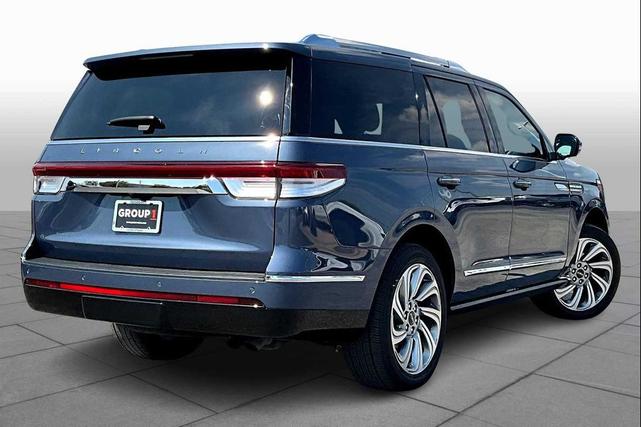 Photo of 2022 Ocean Drive Blue Metallic Tinted Clearcoat Lincoln Navigator