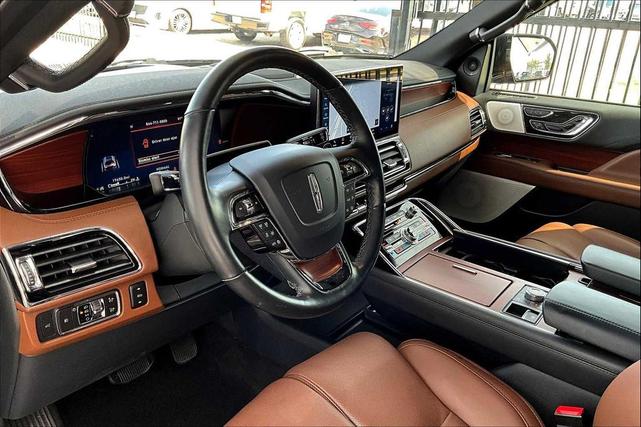Photo of 2022 Ocean Drive Blue Metallic Tinted Clearcoat Lincoln Navigator