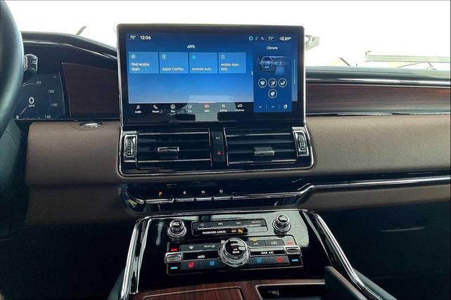 Photo of 2022 Ocean Drive Blue Metallic Tinted Clearcoat Lincoln Navigator